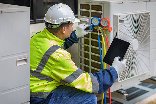 Professional Hvac technician working in Como, WI